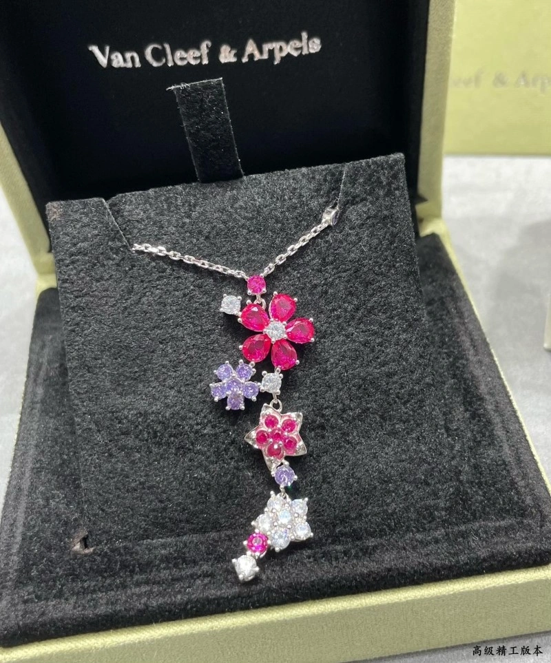 Refined Vca Necklaces 254053