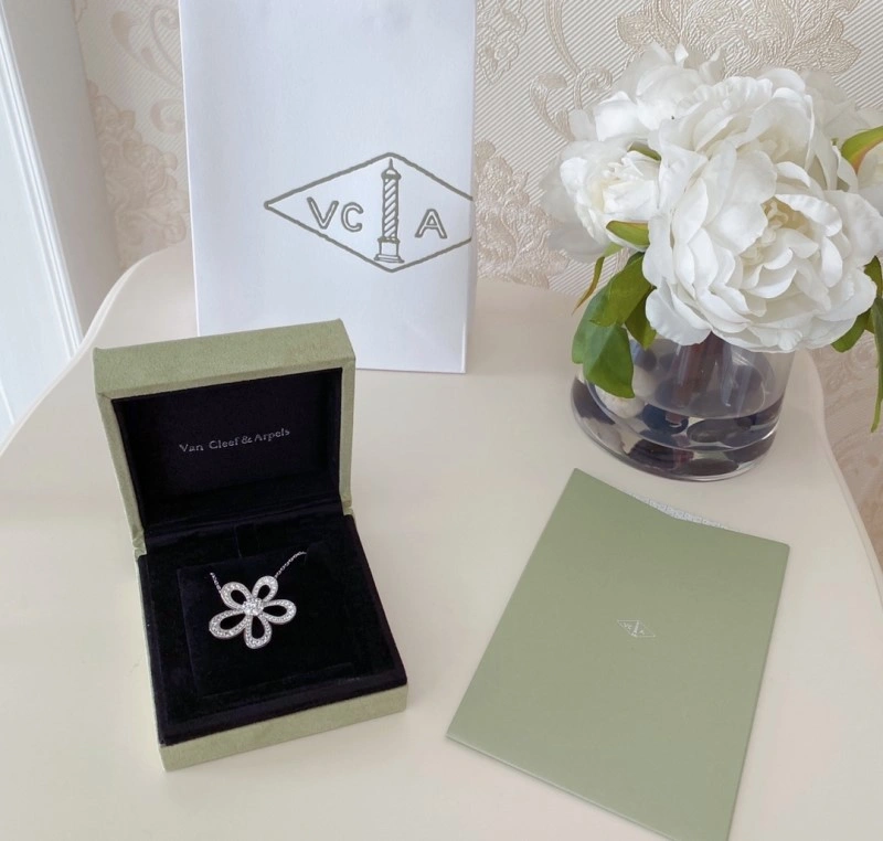 Vca Necklaces Bold 254028