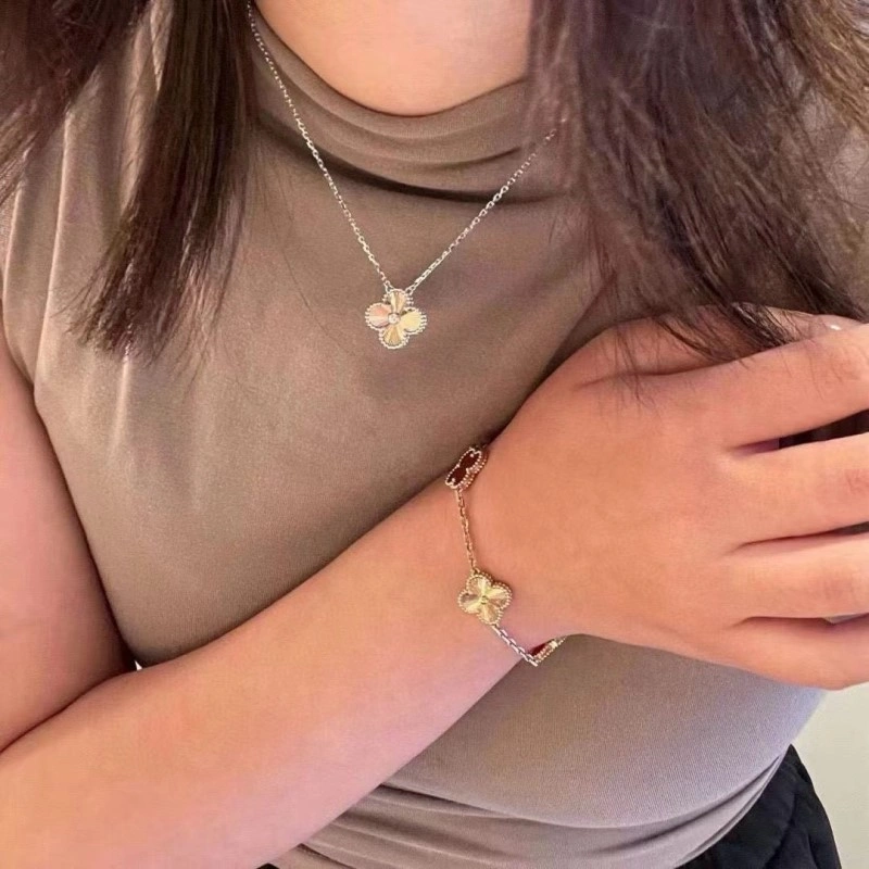 Minimalist Vca Necklaces 254027