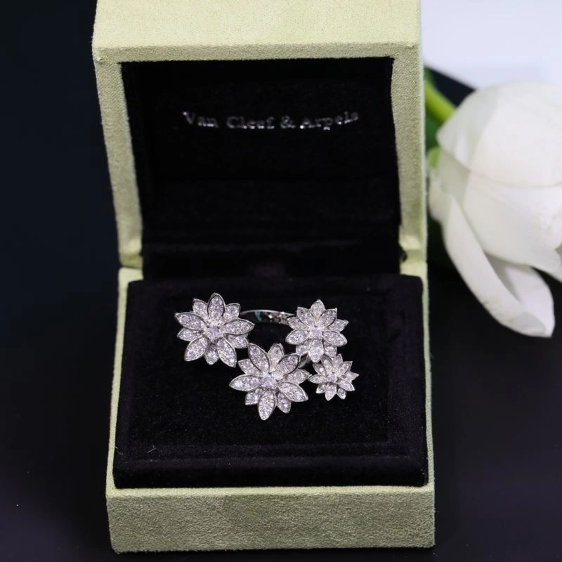Contemporary Vca Rings 255460