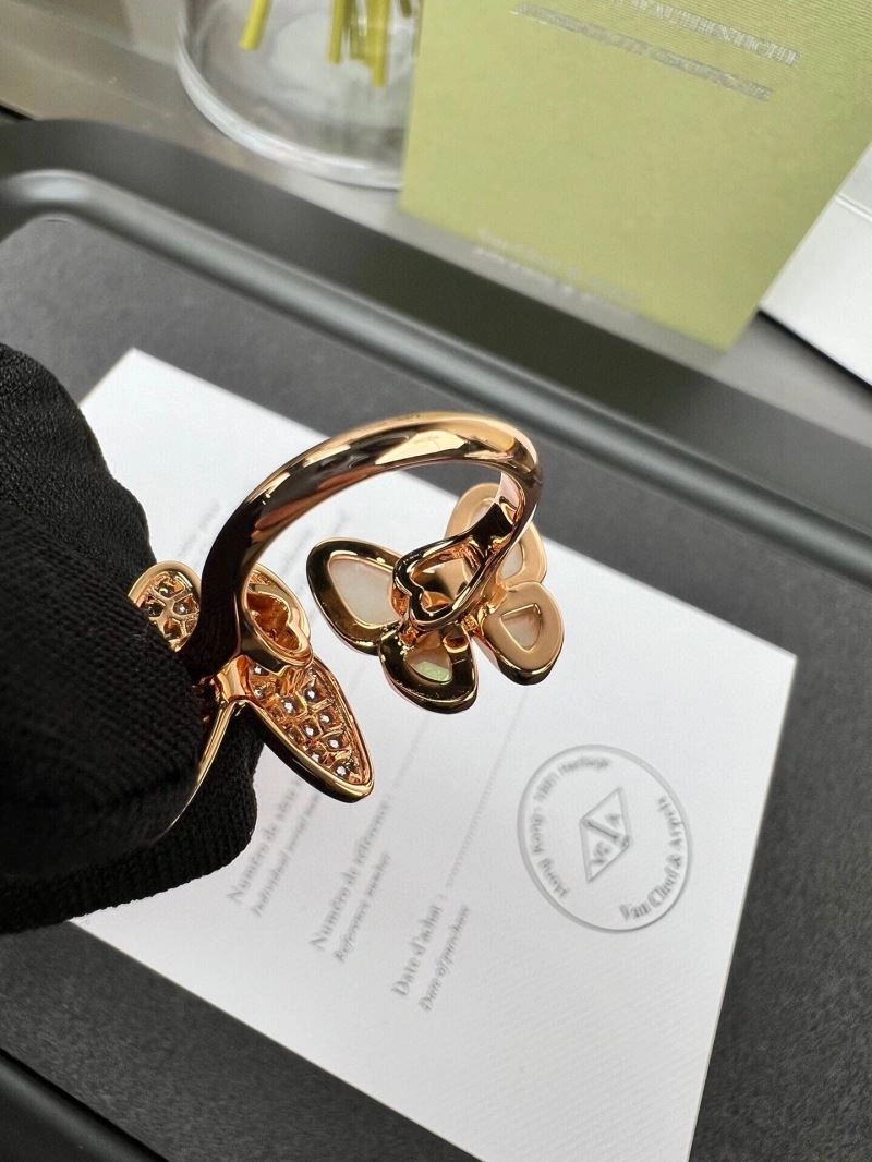 Youthful Vca Rings 255098
