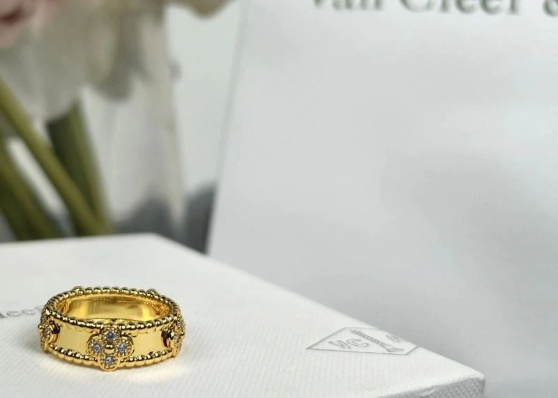 Contemporary Vca Rings 254893
