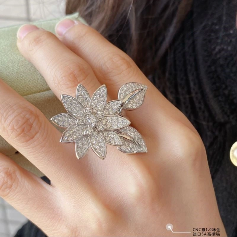 Contemporary Vca Rings 254580