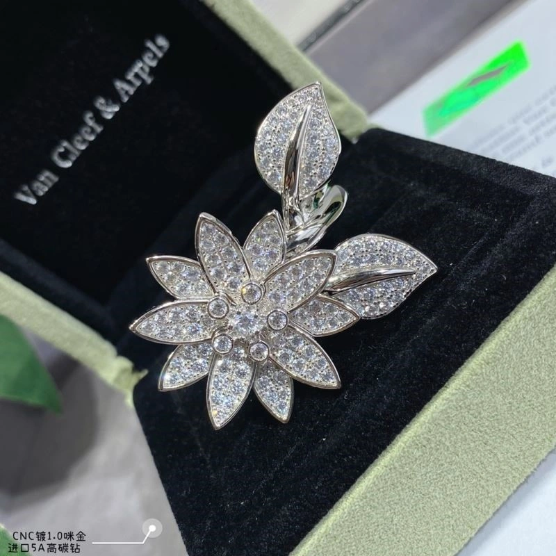 Contemporary Vca Rings 254580