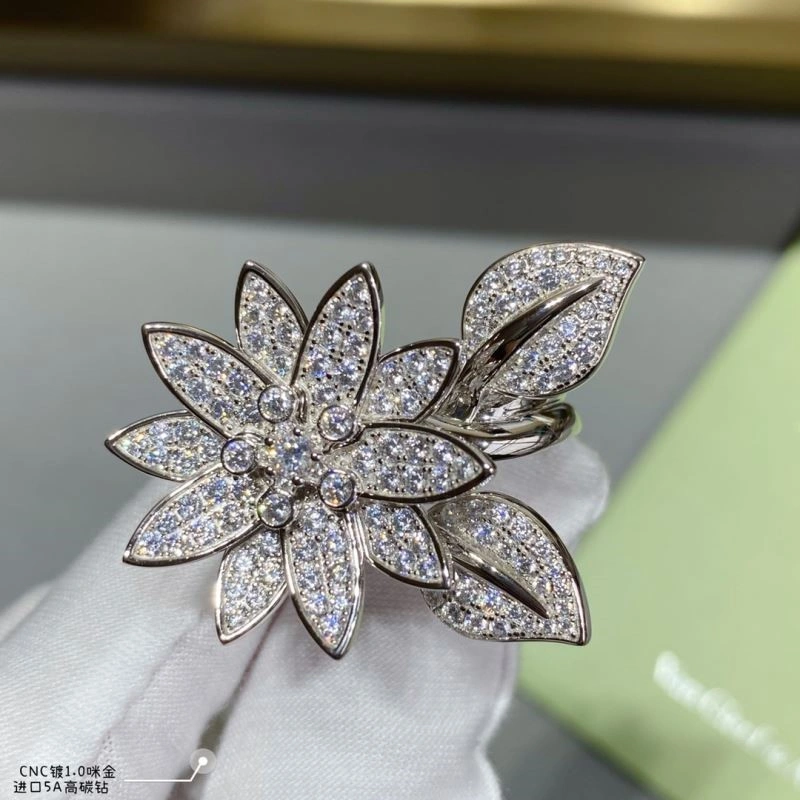 Contemporary Vca Rings 254580