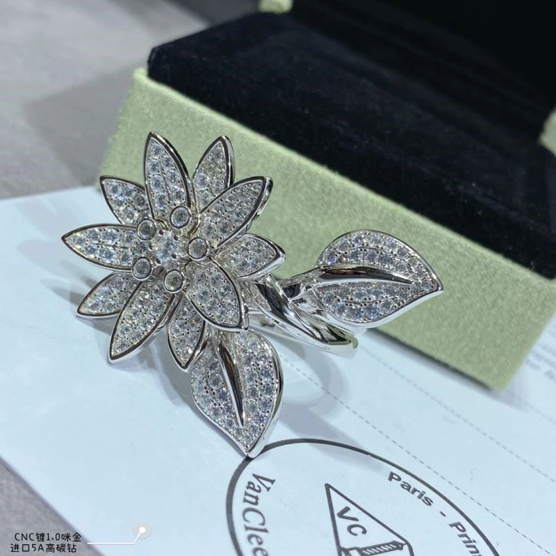 Contemporary Vca Rings 254580