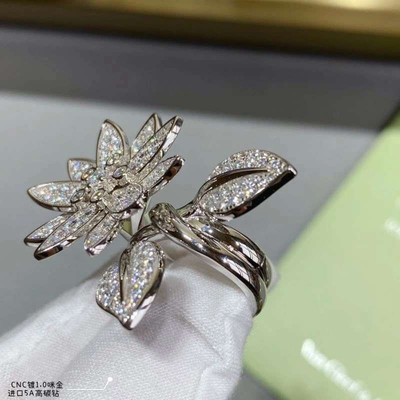 Contemporary Vca Rings 254580