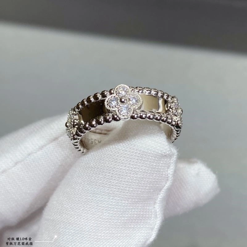 Sporty Vca Rings 254595