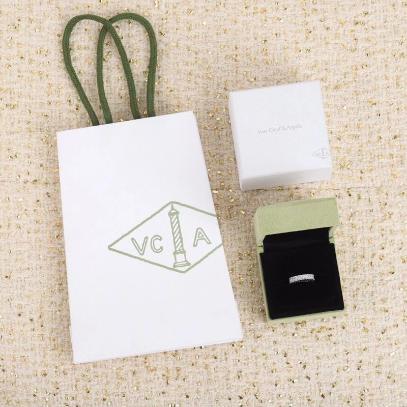 Youthful Vca Rings 254520