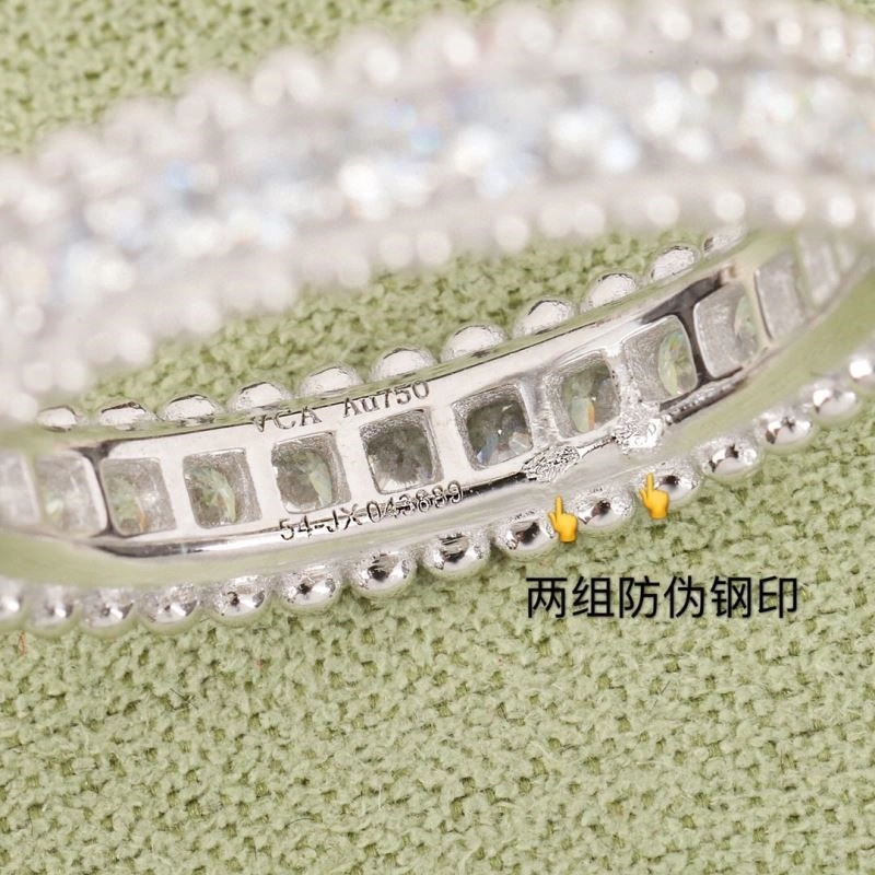 Youthful Vca Rings 254520