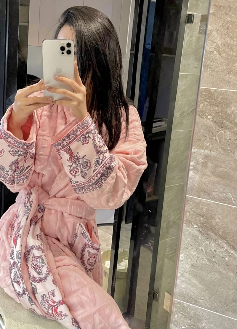 Flexible Versace Bathrobe 255686