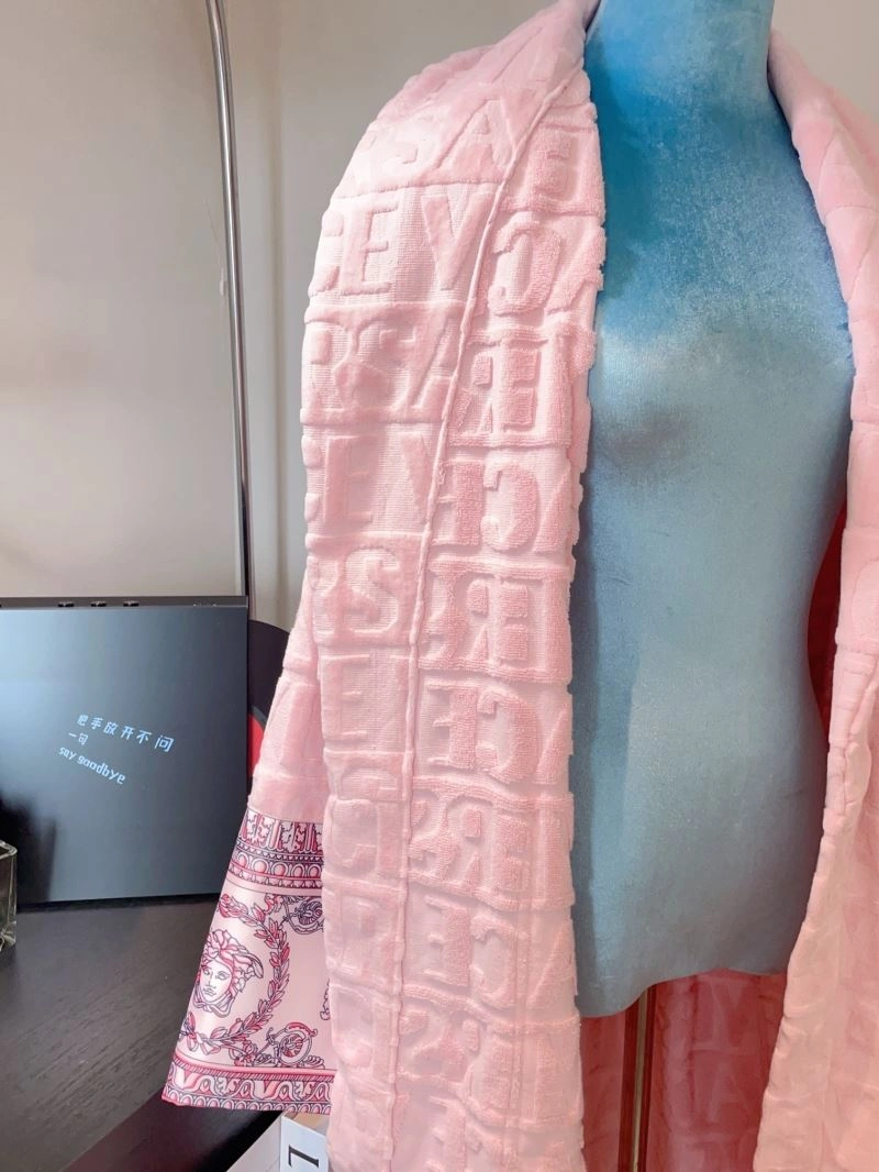 Flexible Versace Bathrobe 255686