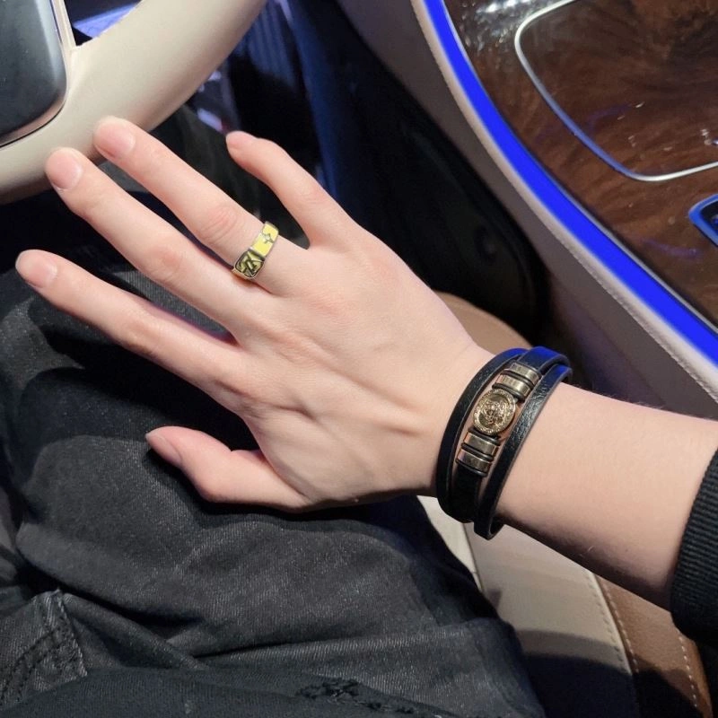 Fashionable Versace Bracelets 214435