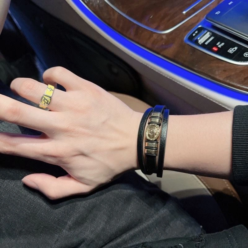 Fashionable Versace Bracelets 214435