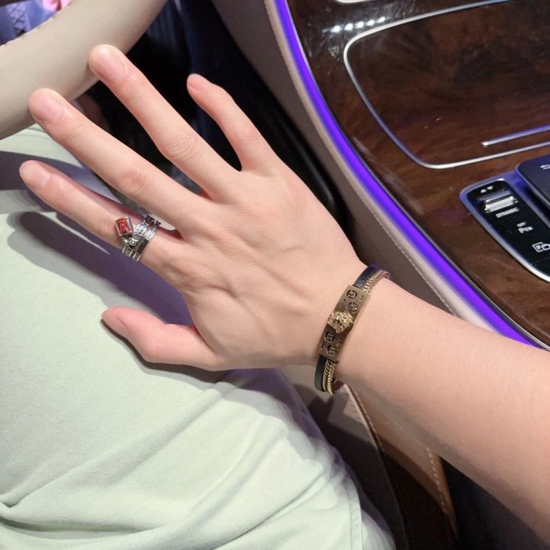 Versace Bracelets Breathable 211634