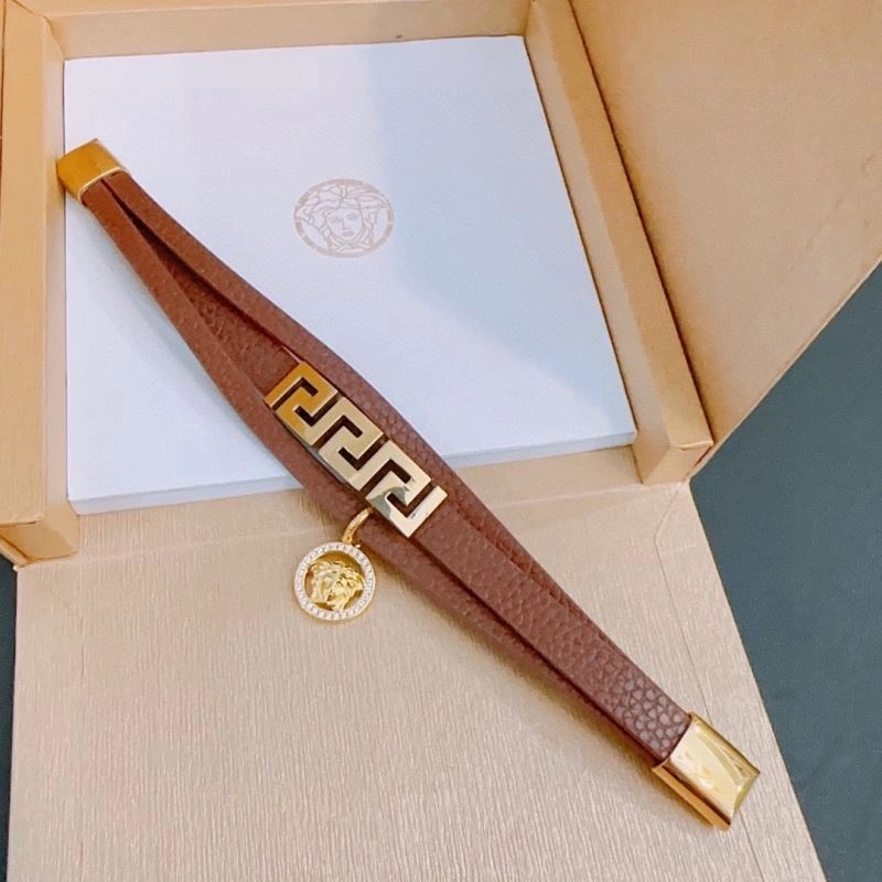 WellDesigned Versace Bracelets 211623