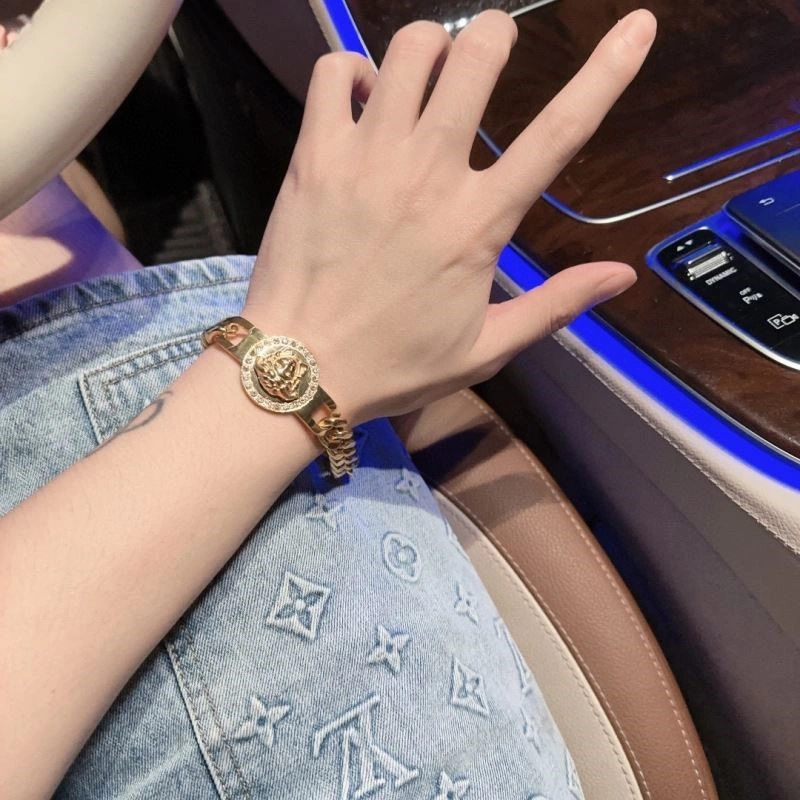 Versace Bracelets Fashionable 209626