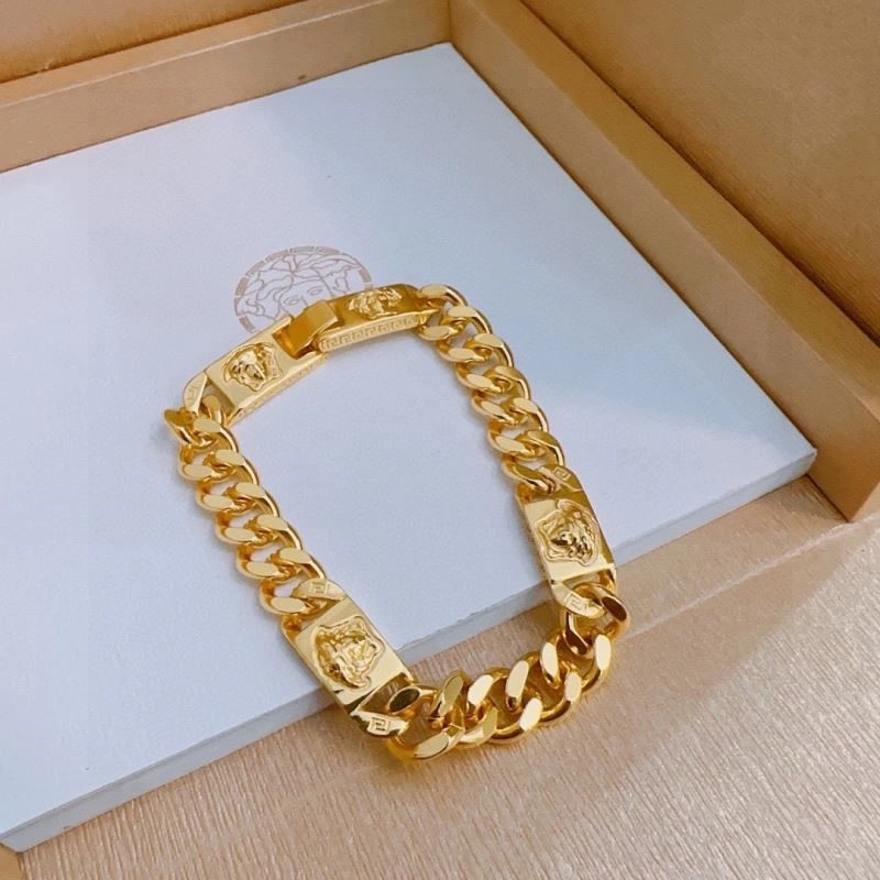 Stylish Versace Bracelets 209115