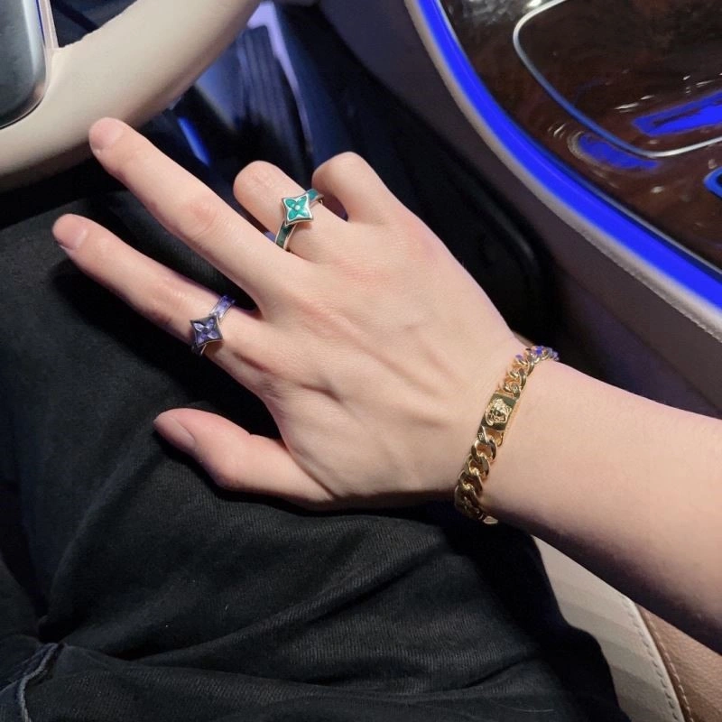 Stylish Versace Bracelets 209115