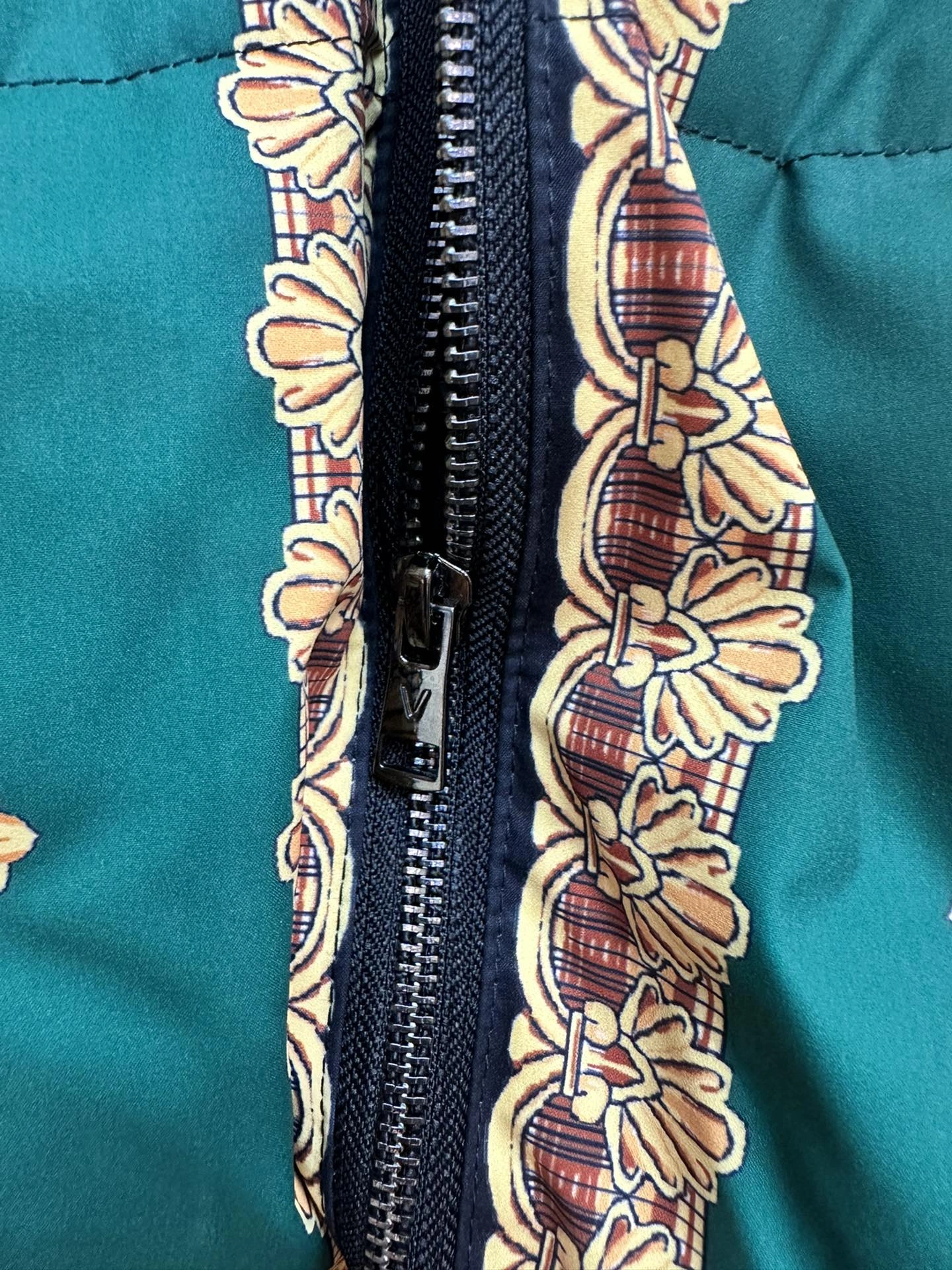 Effortless Versace Down Jackets 175779