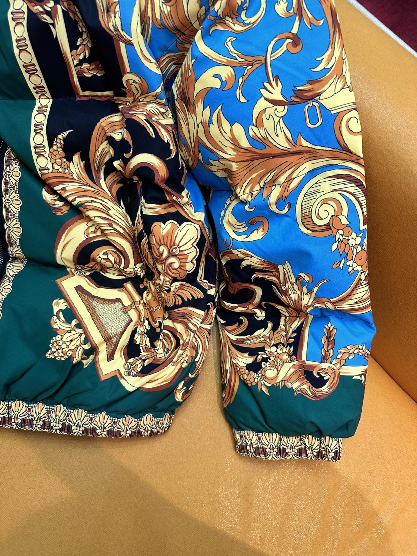 Effortless Versace Down Jackets 175779
