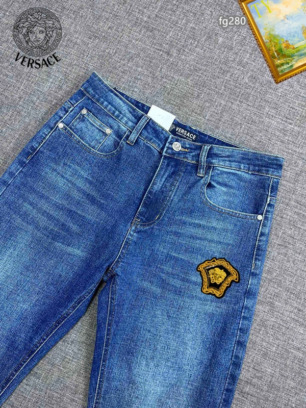 Fashionable Versace Jeans 175137