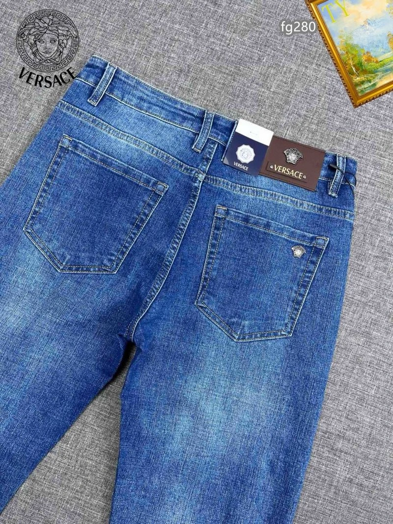 Fashionable Versace Jeans 175137