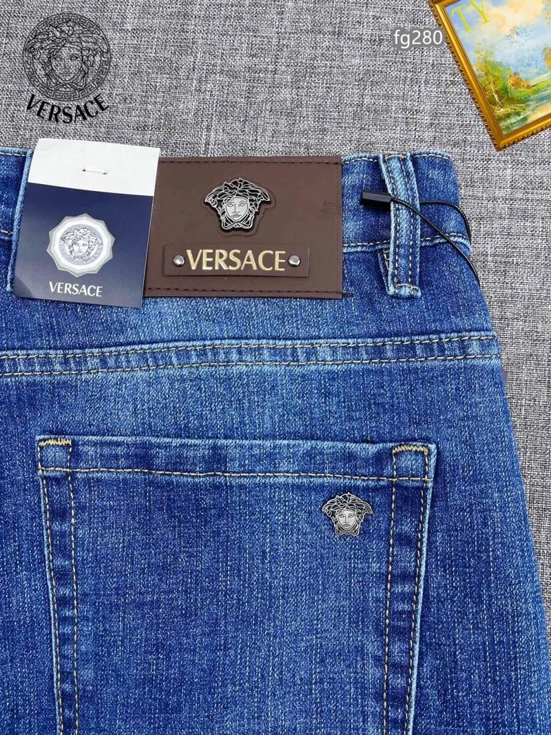 Fashionable Versace Jeans 175137