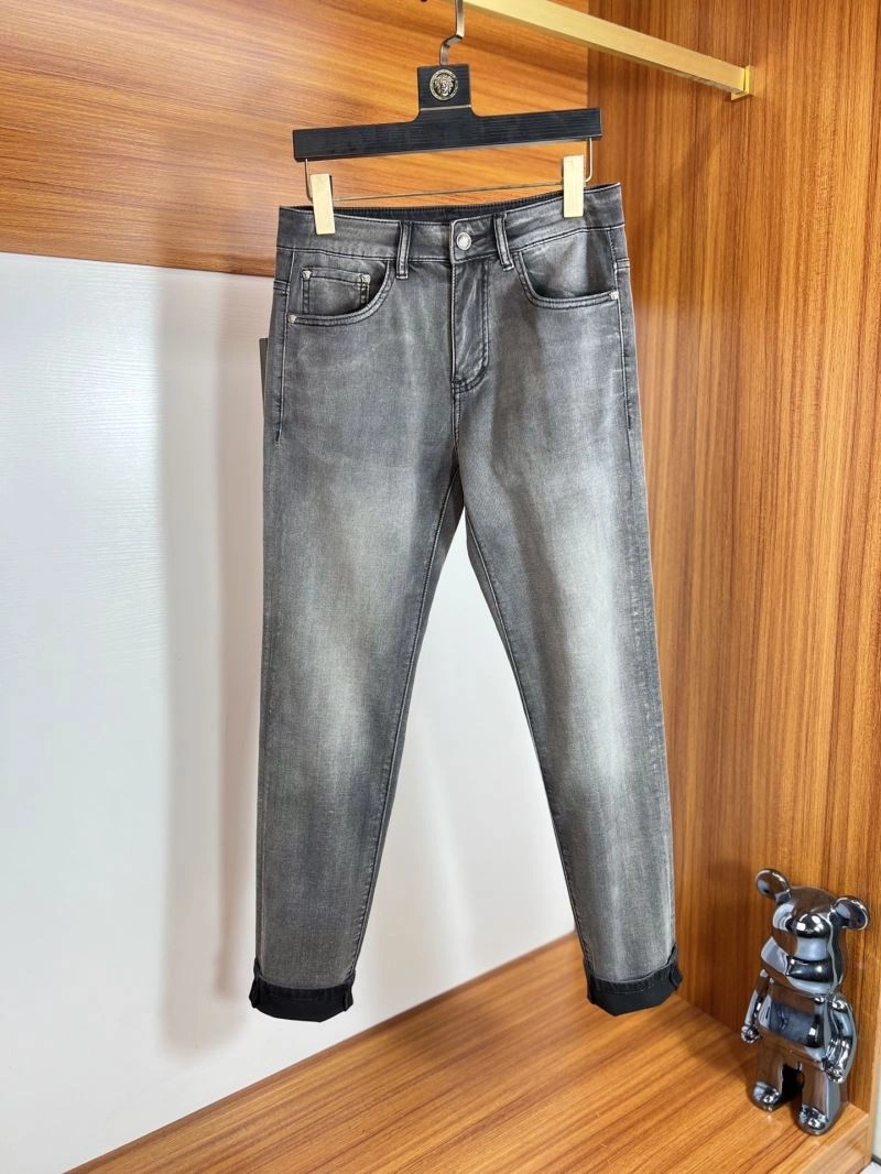 Fashionable Versace Jeans 175416