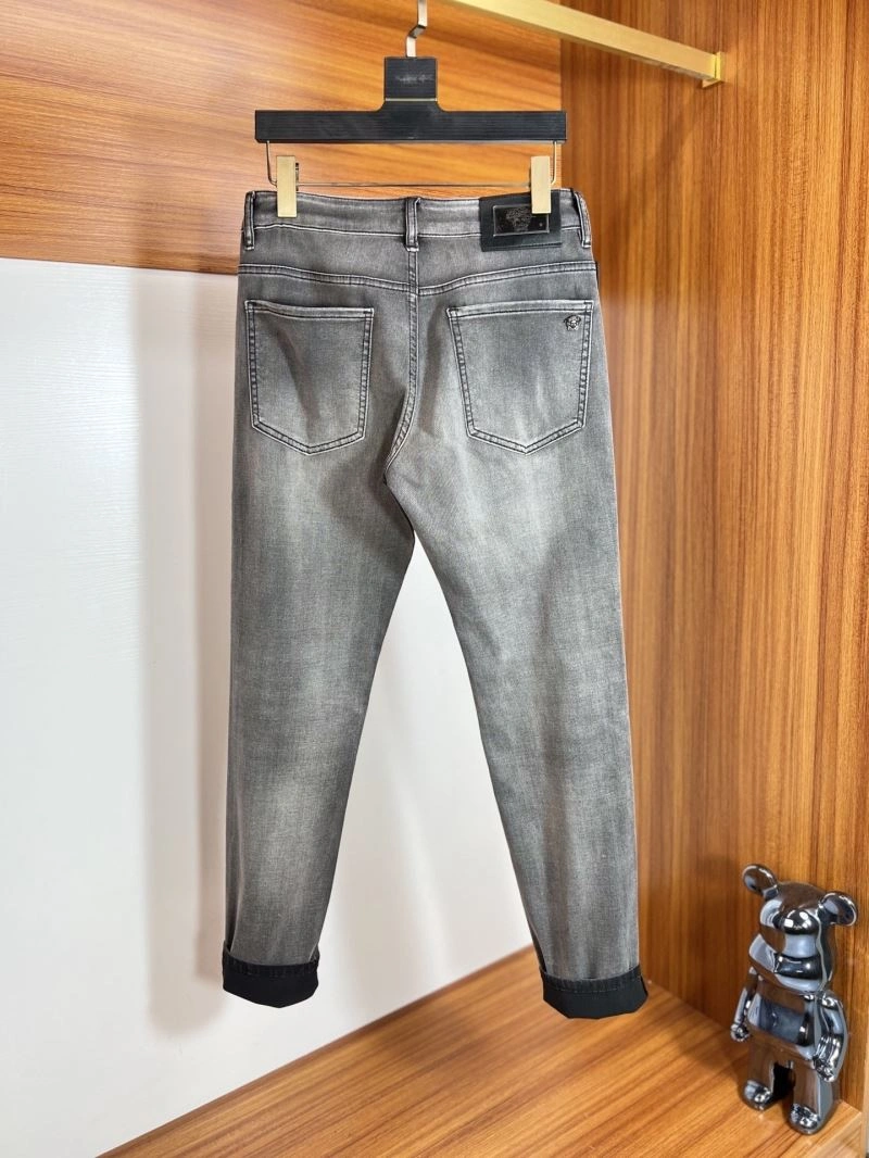 Fashionable Versace Jeans 175416