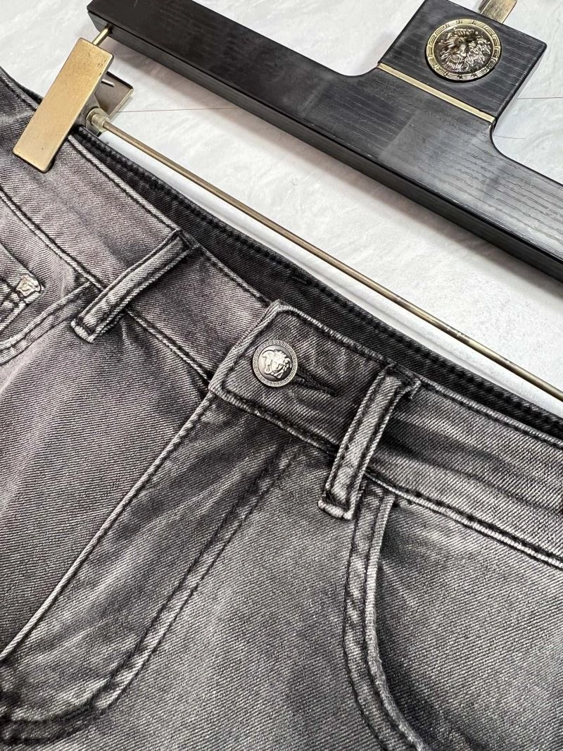 Fashionable Versace Jeans 175416