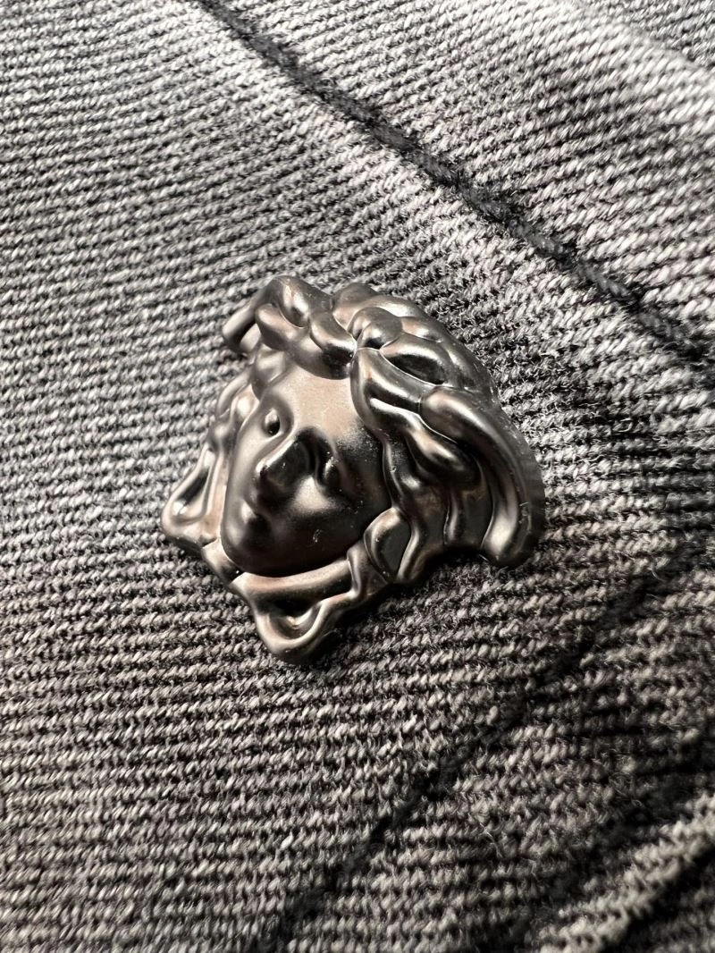 Fashionable Versace Jeans 175416