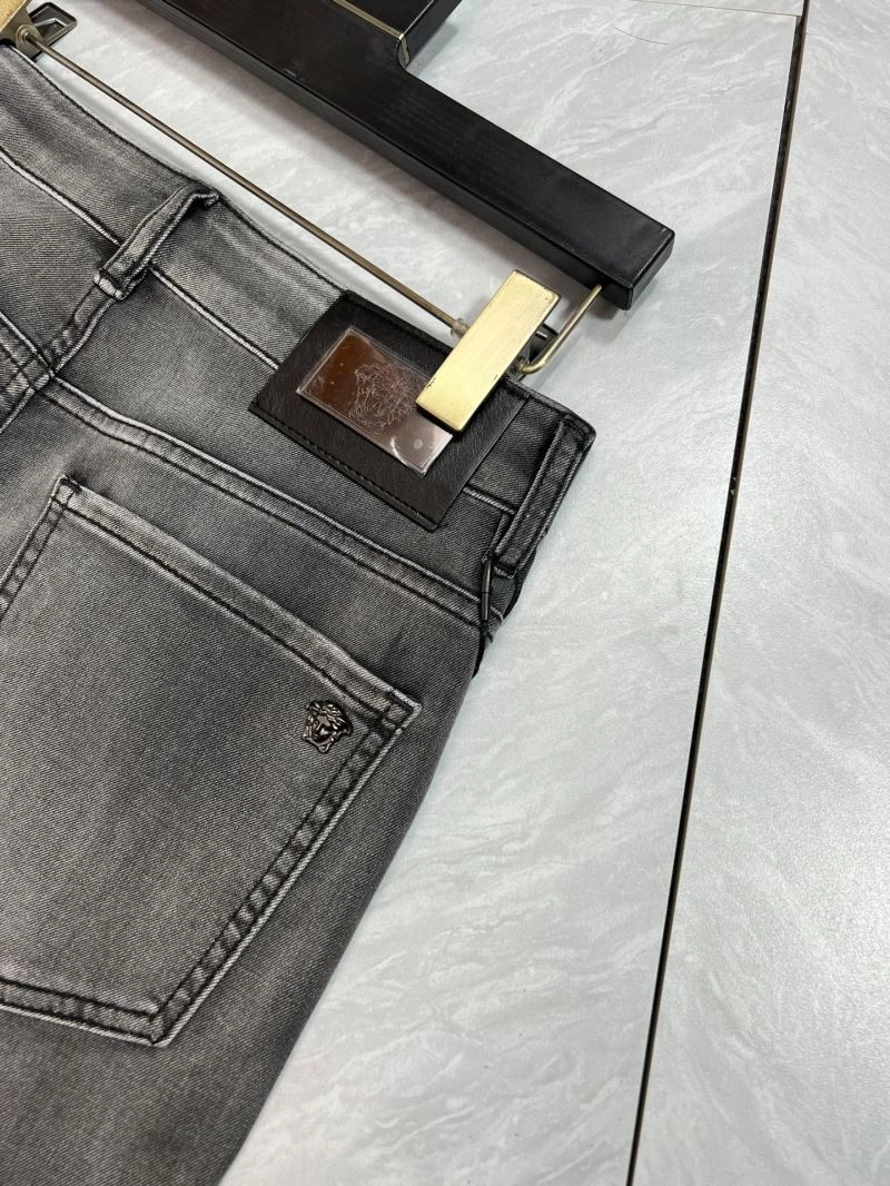 Fashionable Versace Jeans 175416