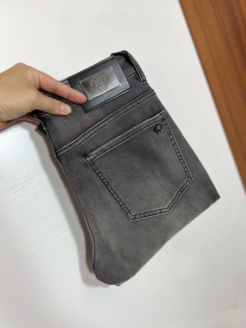 Fashionable Versace Jeans 175416