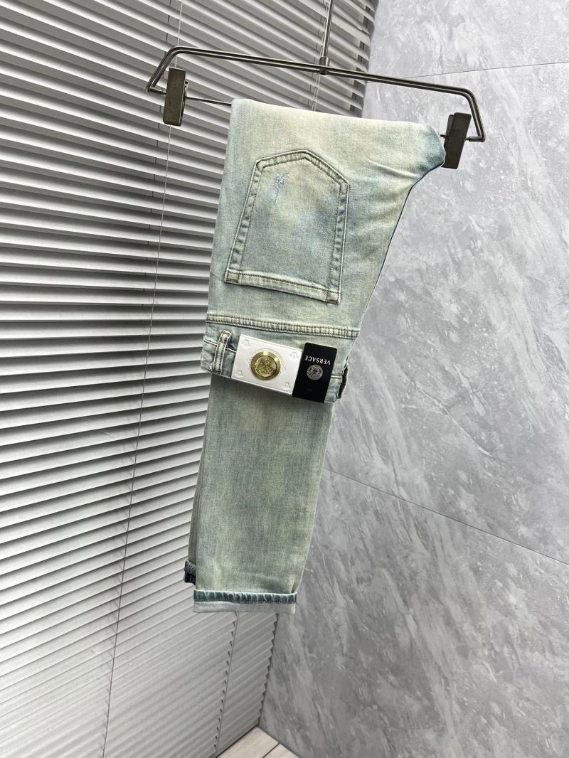Trendsetting Versace Jeans 175402