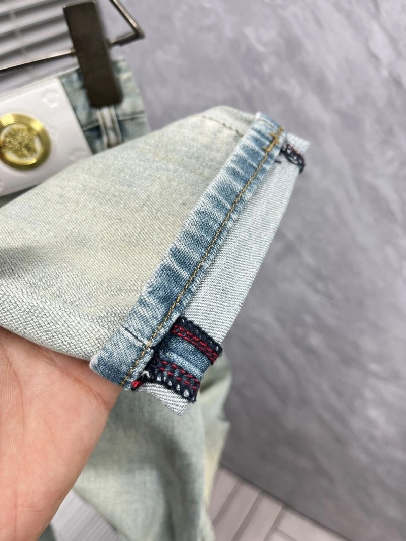Trendsetting Versace Jeans 175402