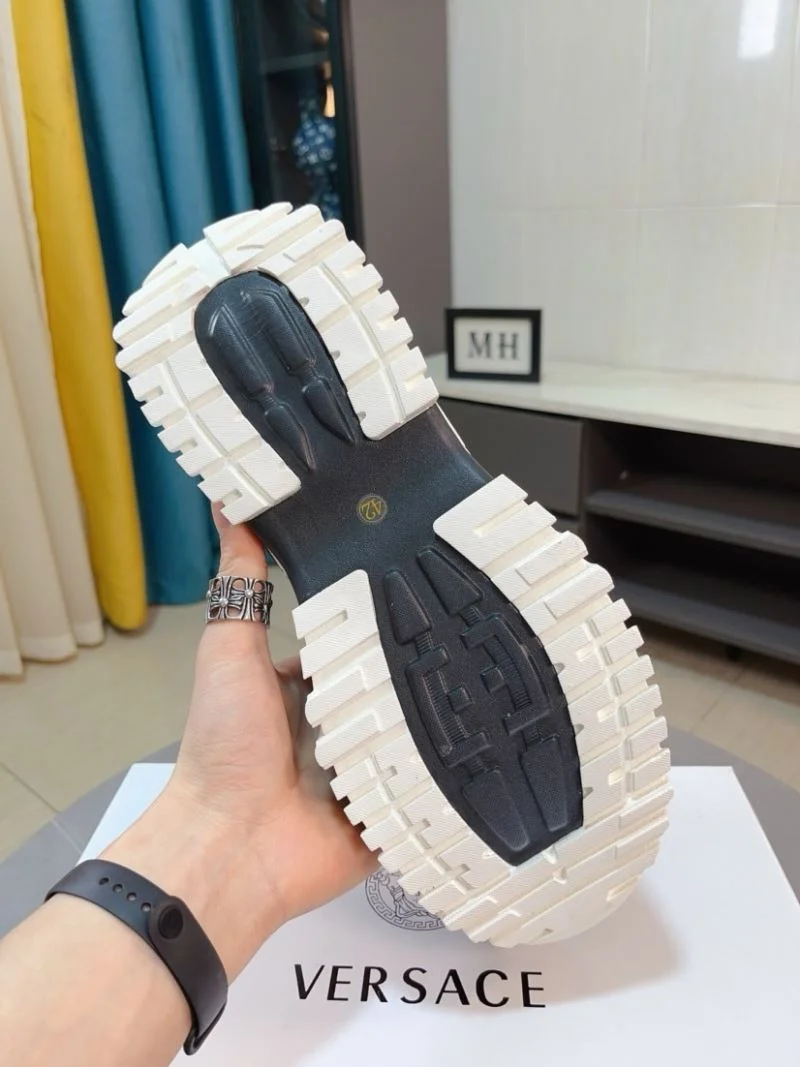 Stretchable Versace Low Shoes 37302