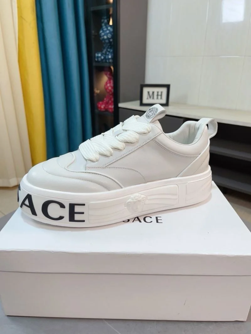 Versace Low Shoes Comfortable 37552
