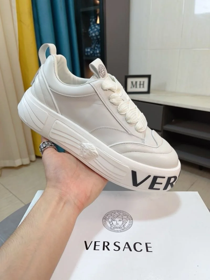 Versace Low Shoes Comfortable 37552