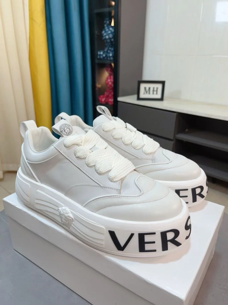 Versace Low Shoes Comfortable 37552
