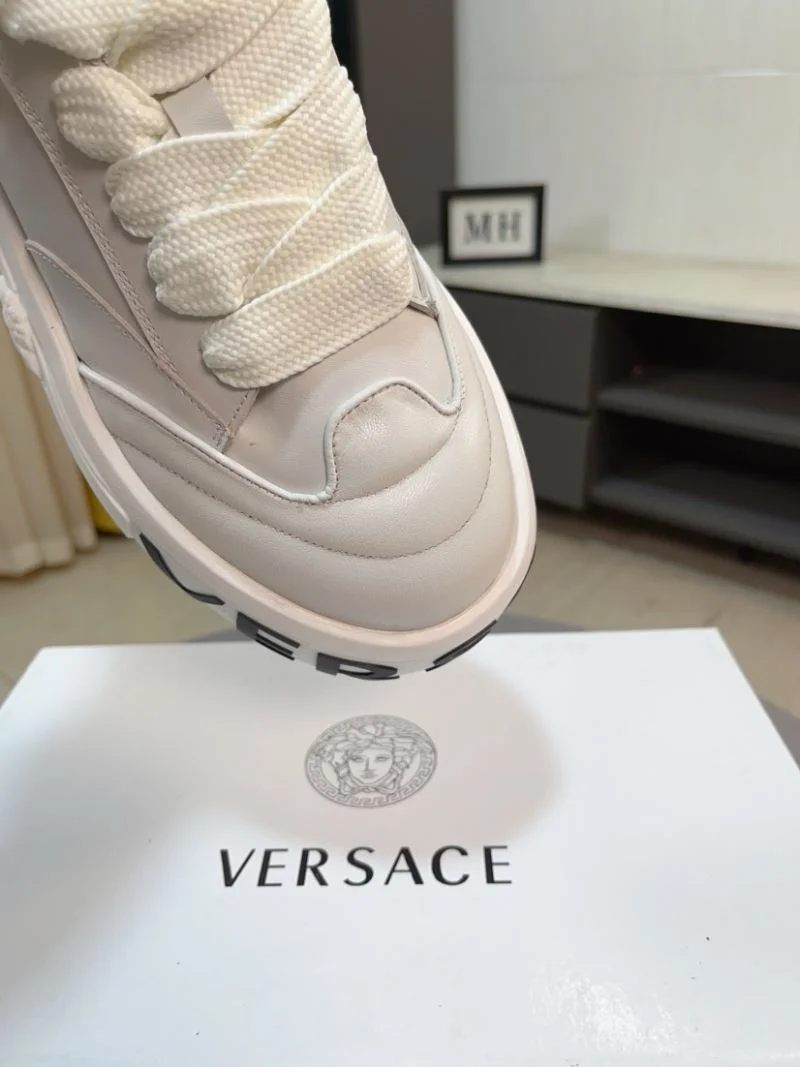 Versace Low Shoes Comfortable 37552