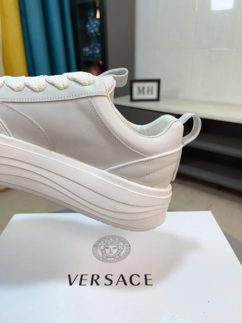 Versace Low Shoes Comfortable 37552