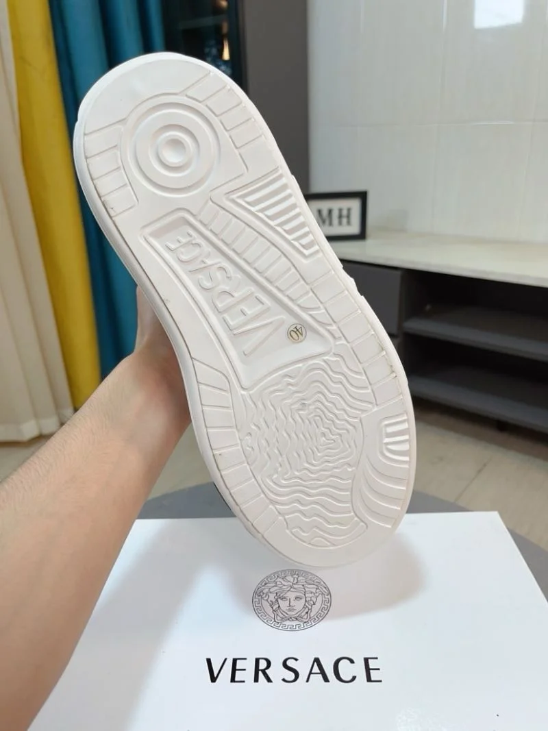 Versace Low Shoes Comfortable 37552
