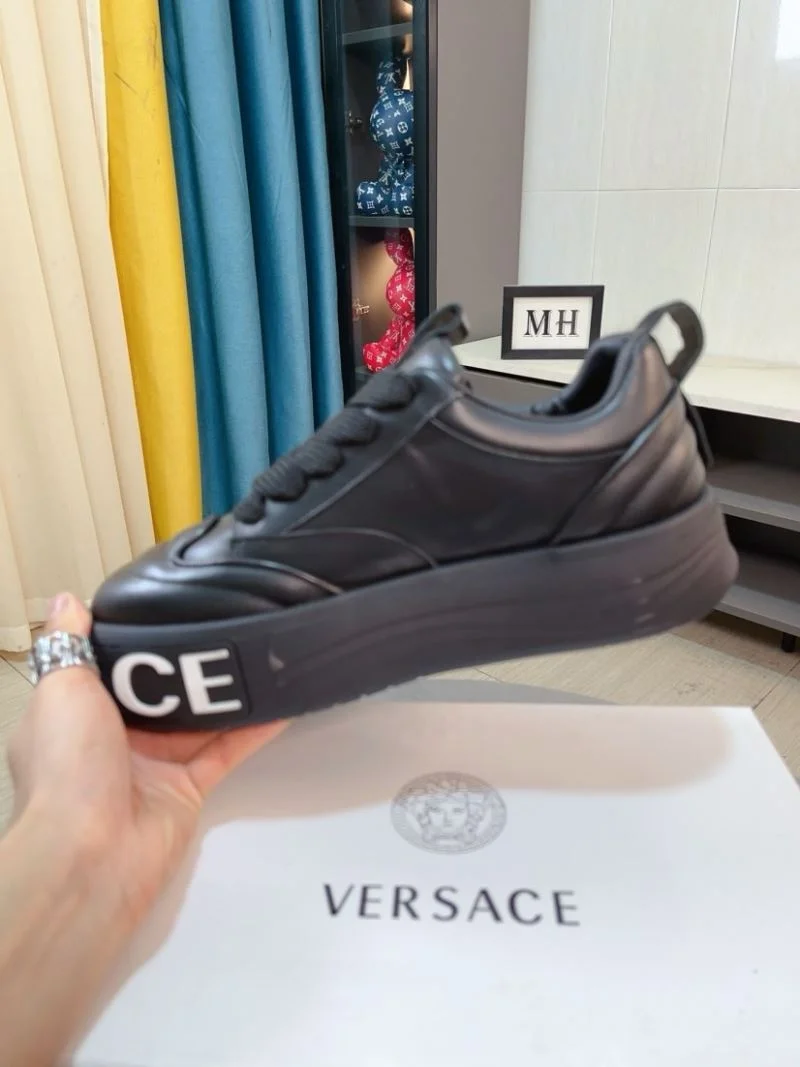 Versace Low Shoes Effortless 37548