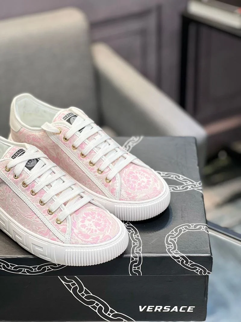 Versace Low Shoes Durable 37527