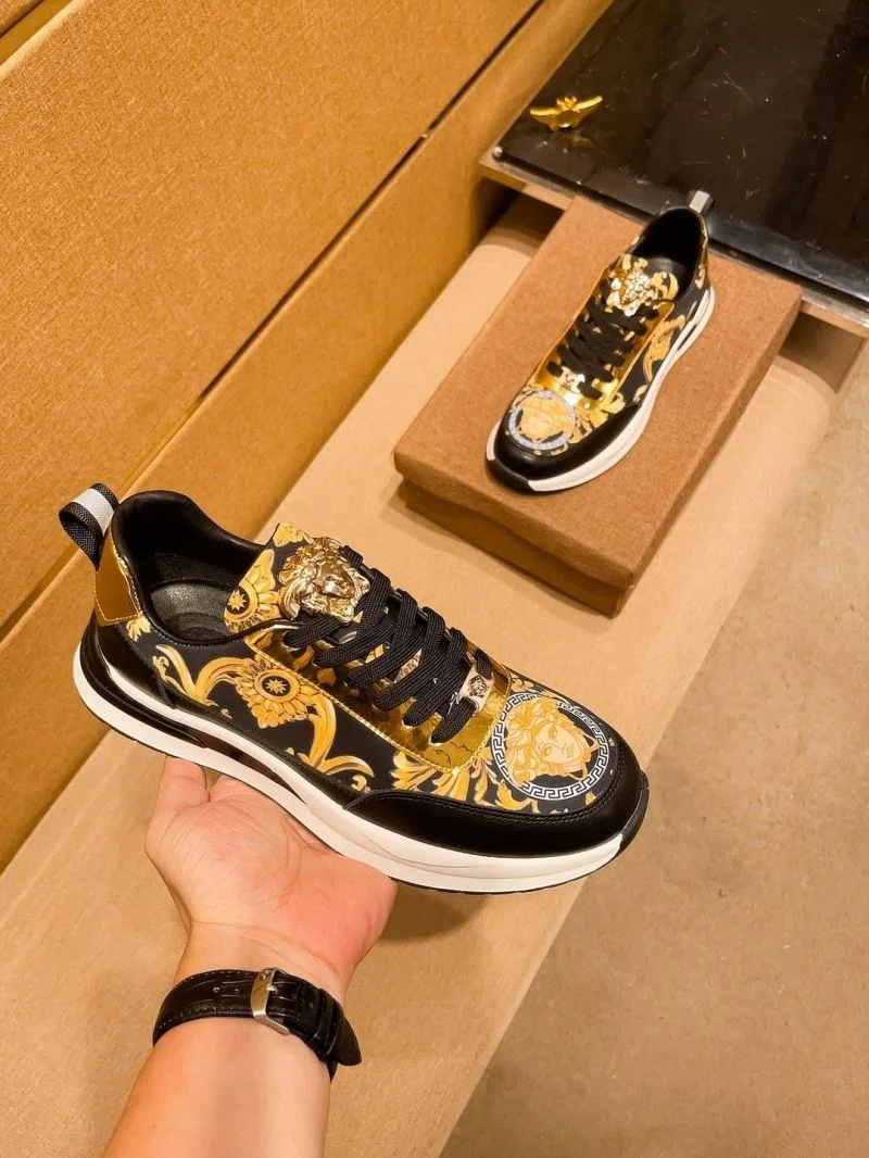 Elegant Versace Low Shoes 37512