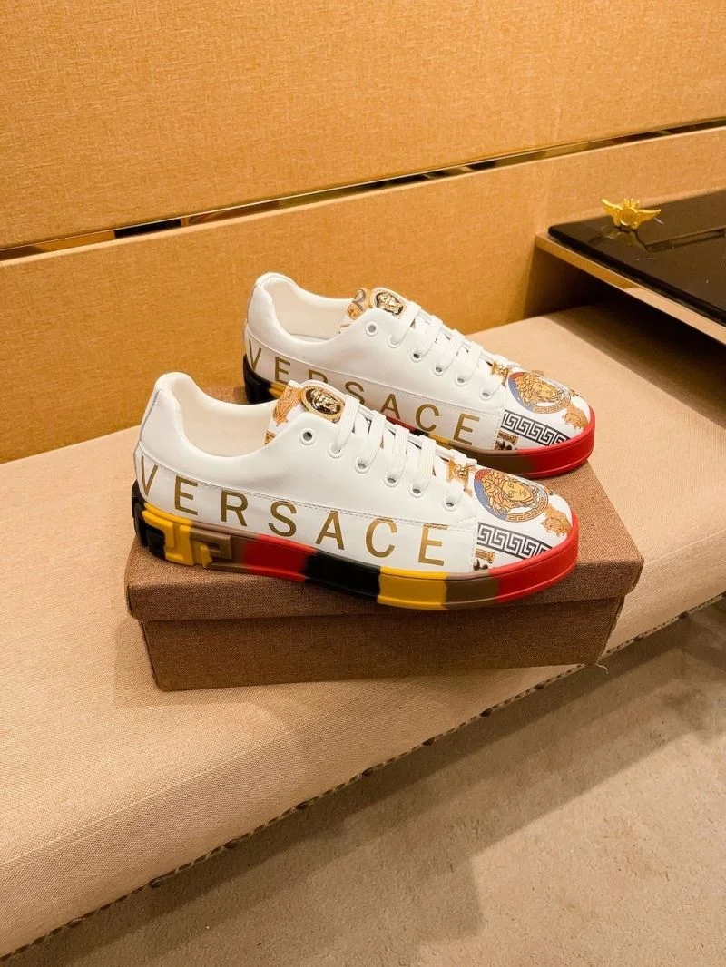 Fashionable Versace Low Shoes 37502