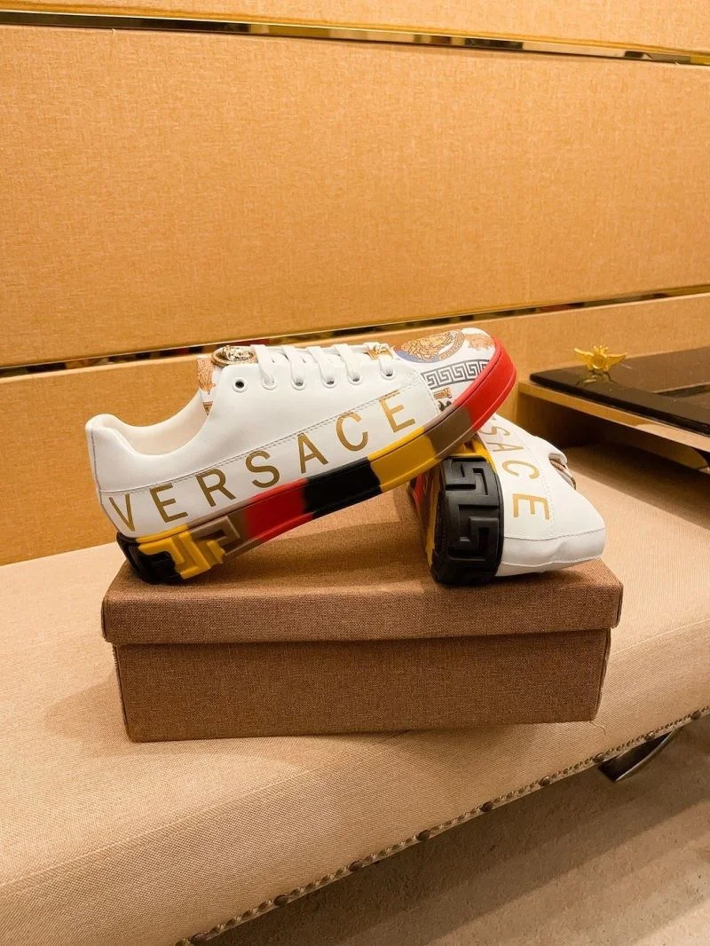 Fashionable Versace Low Shoes 37502