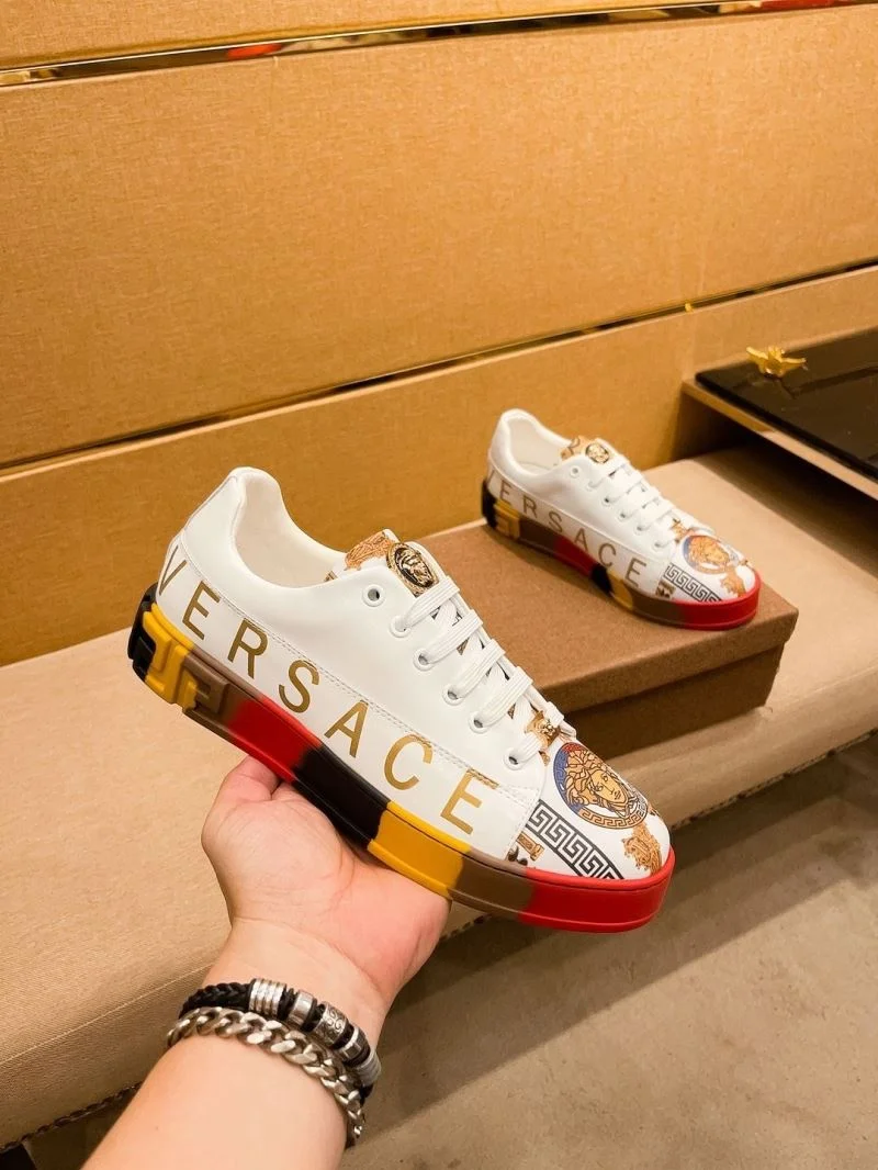 Fashionable Versace Low Shoes 37502