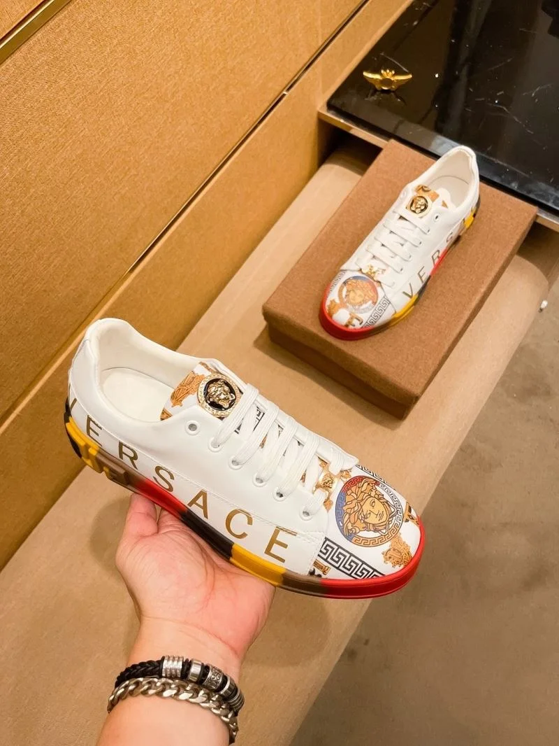 Fashionable Versace Low Shoes 37502